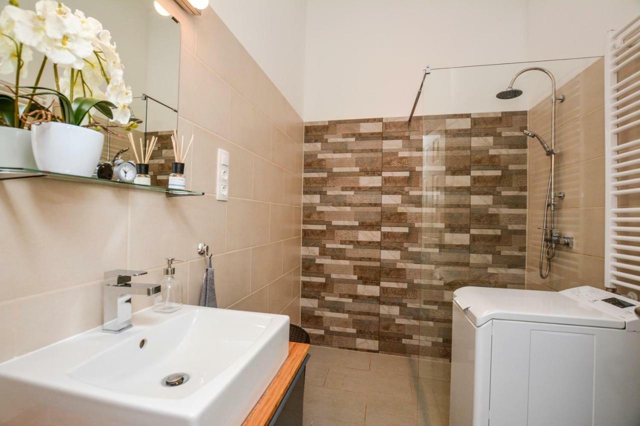 Timeless Apartment With Free Private Parking بودابست المظهر الخارجي الصورة
